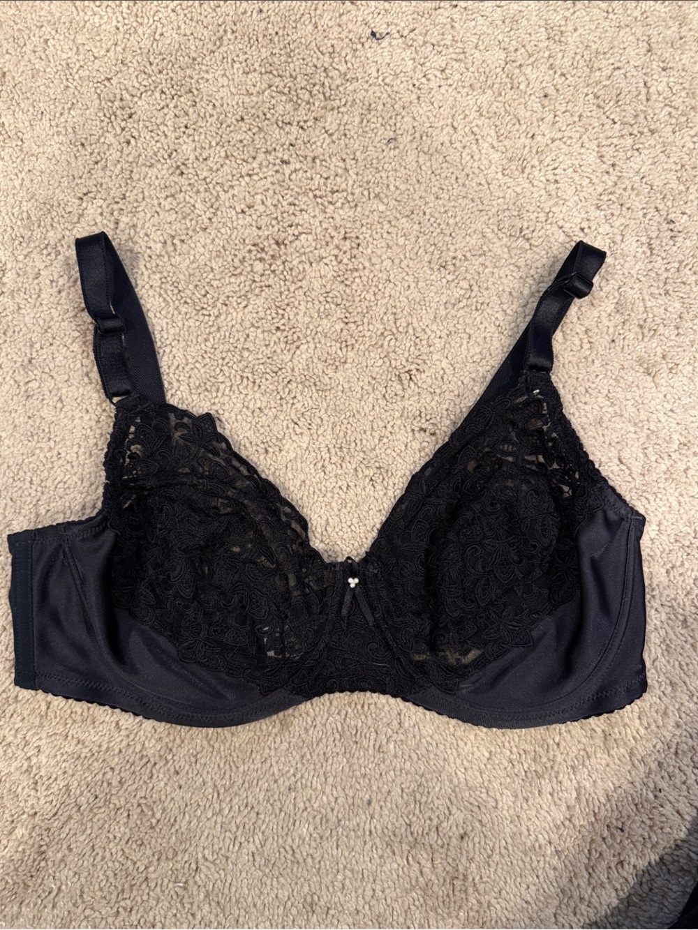 Vintage Wacoal Black Lace Underwire Bra with Decorative Charm